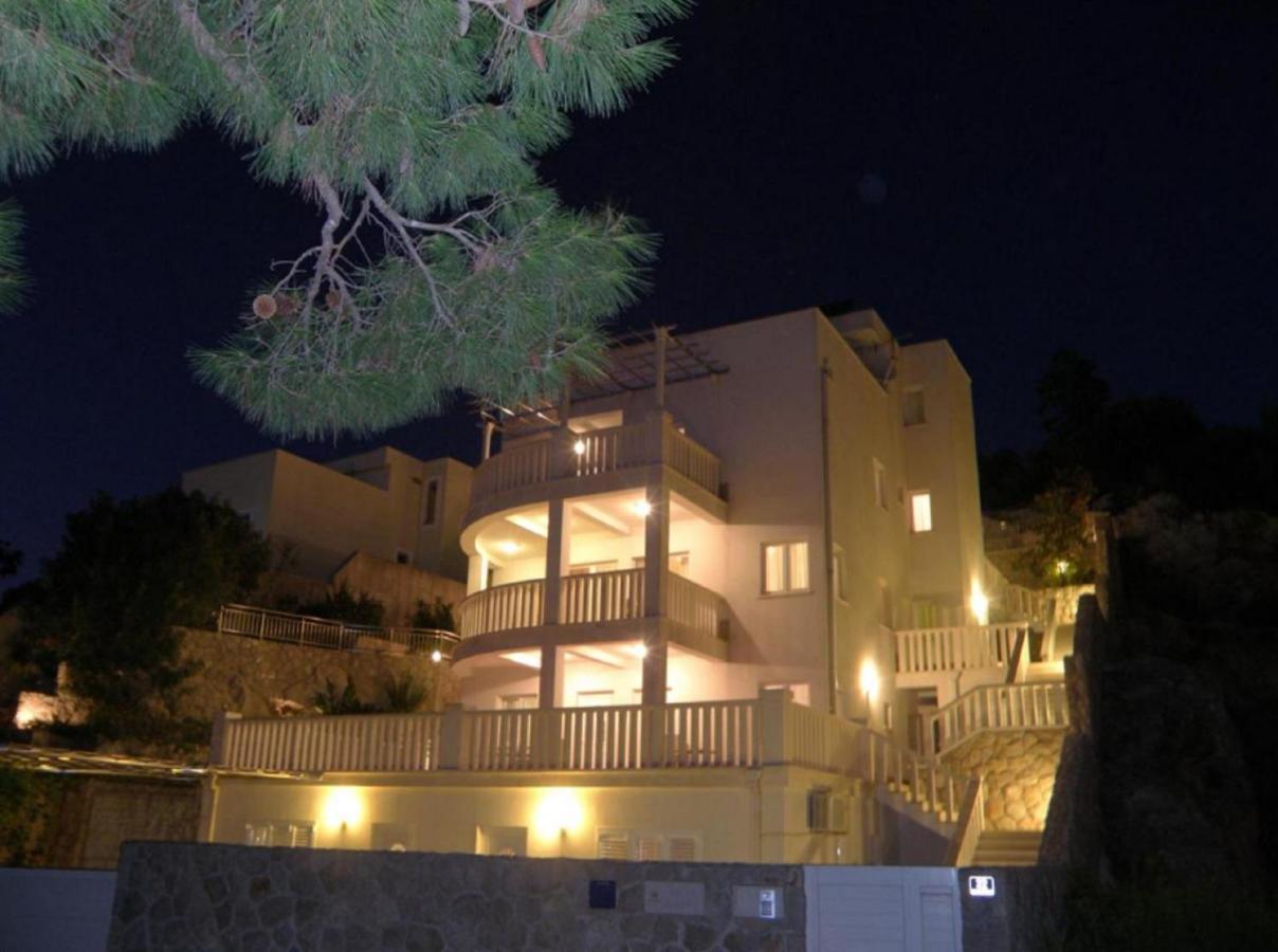 Villa Borna Apartments ดูบรอฟนิก ภายนอก รูปภาพ