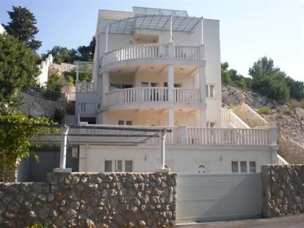 Villa Borna Apartments ดูบรอฟนิก ภายนอก รูปภาพ